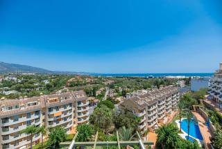 Elegant 2 BDRM Penthouse with BBQ and Pools - Marbella - 1
