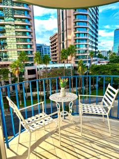 WAIKIKI 2 BEDROOMS, 1 BATH, FREE PARKING, SLEEP 6 - 6