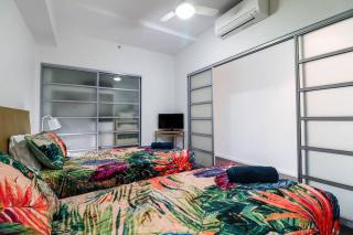 Pool level apartment with City Views, Twin Share - Darwin - 3