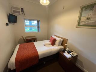 Princes Lodge Motel - 1