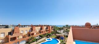 Homes of Spain, Apartamentos Paraiso Vera Playa, Ed Tahiti, Atico B de 2 dormitorios con piscina privada en solárium y barbacoa, pie de playa - Playas de Vera - 5