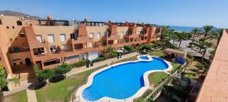 Homes of Spain, Apartamentos Paraiso Vera Playa, Ed Tahiti, Atico B de 2 dormitorios con piscina privada en solárium y barbacoa, pie de playa - Playas de Vera - 1
