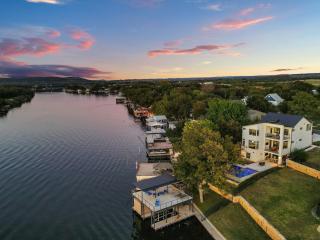 LBJ Bliss Retreat Heated Pool Hot Tub Game Rooms - 8
