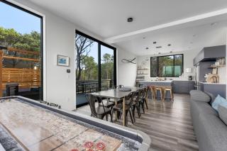Beach N Views - Cloverdale - 2