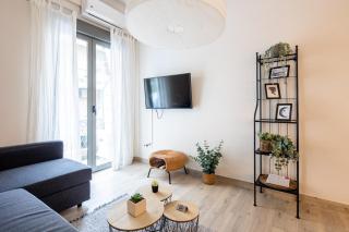 The Beatles 2-Bedroom Apartment in Athens - 9