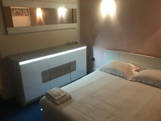 Hotel Couleurs Sud Centre-ville Gare Charleville-Mézières - 1