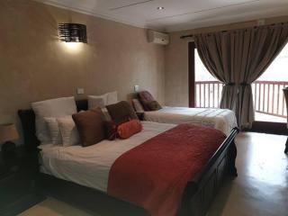 Zebula Golf and Wildlife Estate - Great Heights Pax 16 - Moi Signature Luxury villa - Mabula - 5