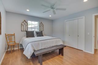 Yard and 15 Boat Slip Waterfront Grove Getaway - 1