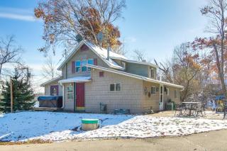 Colorful Cottage with Hot Tub - Steps to Long Lake! - Campbellsport - 0