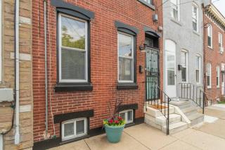 Trendy Fishtown Mid-Century Modern Inspired Home - Filadelfia - 9