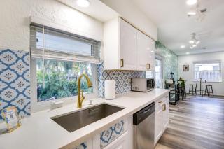 Heated Pool and Fenced Yard Pompano Beach Home - Pompano Beach - 2