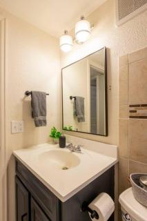 Adorable 2-Bedroom Modern Basement - 4