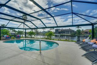 Private Pool Modern Canalfront Home in Cape Coral - Cape Coral - 8