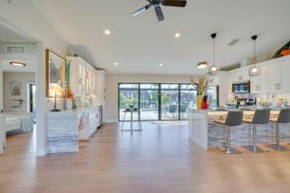 Private Pool Modern Canalfront Home in Cape Coral - Cape Coral - 4
