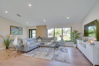 Private Pool Modern Canalfront Home in Cape Coral - Cape Coral - 2
