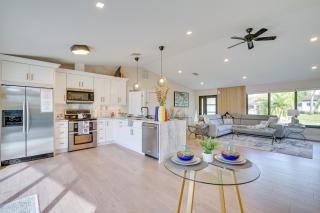 Private Pool Modern Canalfront Home in Cape Coral - Cape Coral - 1