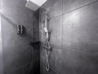 Luxurious Apartment in City-Center with Balcony, Free Parking - Bielefeld - 3