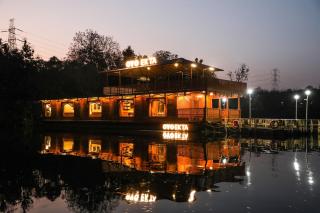 Ekta Houseboat by CheckIn, Statue of Unity Kevadia - 9
