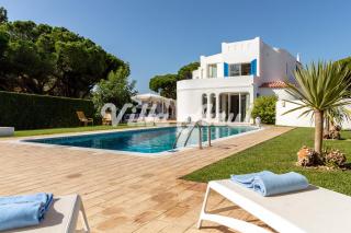Elegant villa with private pool in Quarteira - Vilamoura - 0