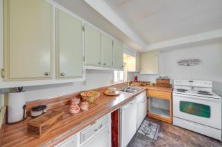 Charming Old Farmhouse in Libby Pets Welcome! - Libby - 3