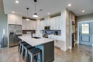 Chic Arkansas Retreat with Patio, Grill and Fire Pit! - Fairfield Bay - 4