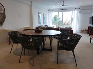 Noah Beach Hotel & Suites - 4