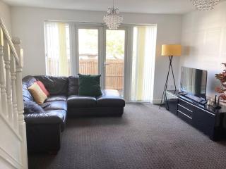 LovelyHome4 Family & Contractors Leeds - Killingbeck - 7