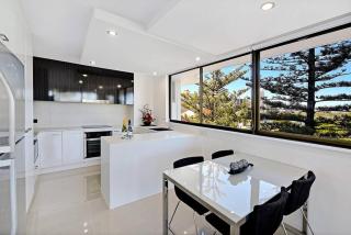 Bright 2B2B w/Spectacular Main River Views - Gold Coast - 9