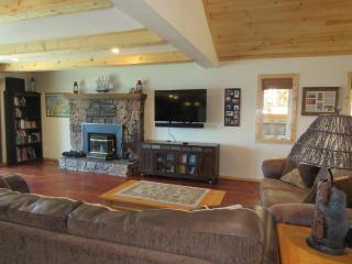 Smith Lakefront Hideaway - 3
