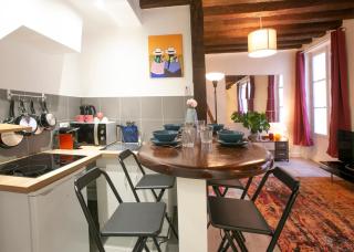 Authentic apartment in center of Parisian Marais - París - 1