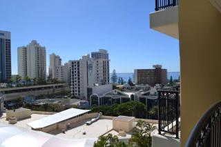 Chevron Renaissancë 2BR w/ Lovely Views - 1