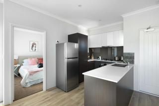 Minimalist Exec 2bdr near river - Perth - 4