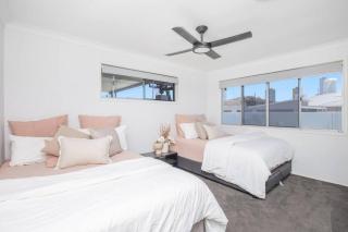 Stunning Entertainer with private beach - Gold Coast - 2
