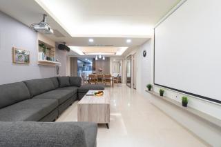 3B2b Warm Cinema Home 4 Min to Xinyi Anhe MRT 三房二衛 投影機 4分到信義安和站 - Taipéi - 3