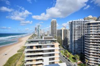 Spectacular Luxury Beachfront Apartment - Gold Coast - 9