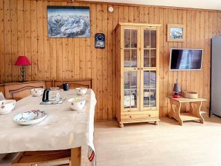 Studio cosy au pied des pistes avec balcon, proche remontées, piscine chauffée et commodités - FR-1-267-279 - 3