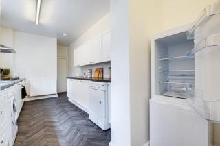 Solace Nights - Large Modern House - 4 Bedrooms - Near M6 & Spaghetti Junction - Fast WiFi - Netflix - Birmingham - 7