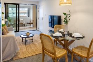 In the heart of it all: 2 bed CBD townhouse - Christchurch - 6