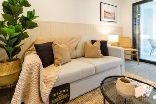 In the heart of it all: 2 bed CBD townhouse - Christchurch - 9