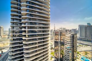Chic 1BR at The Signature Downtown Dubai by Deluxe Holiday Homes - 4