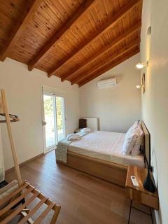 Mountain side oasis with view and pool - Vorós - 7