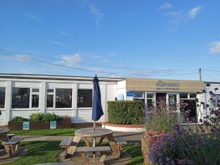 Heacham Golden Sunset Pets go Free linen included - Hunstanton - 9