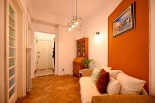 Stylish & Spacious Apartment near The Old Town - A Touch of History, a Dash of Modernity - Bucharest - 2