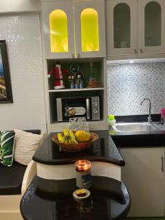 Joling's Crib wid Netflix and strong wifi and with a small veranda and facing amenities - Davao City - 9