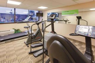 Ramada Inn by Wyndham Fairfield NJ - Fairfield - 5