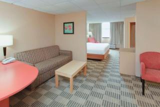 Ramada Inn by Wyndham Fairfield NJ - Fairfield - 2