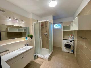 Apartment Rosnička, Perfect Location with 24h Checkin, Balcony, AC & Free Parking - 2