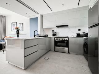 Trophy - Luxury Canal View Suites. - 3