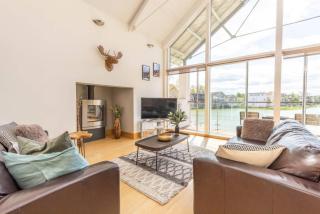 Oak Lodge HM7 HOT TUB Lakeside Spa Property - 0