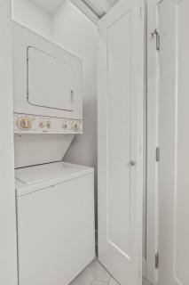 Passyunk Square Spacious 1 BR Oasis- Huge Deck - 7